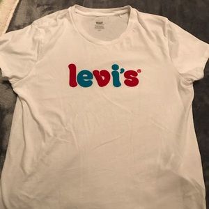 Levi’s felt letter tee